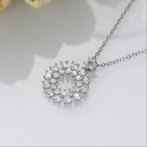 گردنبند طرح دایره نگین دار کد XL148