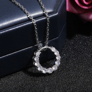 گردنبند ظریف طرح دایره نگین دار کد XL162