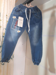 شلوار جین دخترانه طرح بابونه کمر کش دار