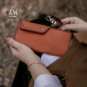 کیف پولی دوخته شده با چرم طبیعی