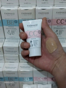 farmasi CC cream mediumکرم پودر سی سی فارماسی مدیوم 03
