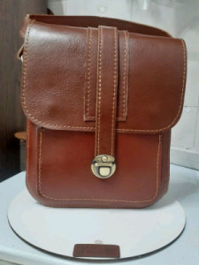 کیف رو دوشی چرم طبیعی گاوی مردانه و اسپرت