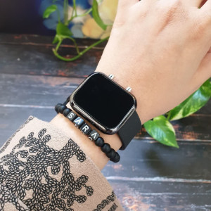 ساعت ال ای دی دخترانه و پسرانه بند رابر مشکی همراه با دستبند اسم-136820