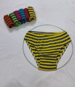 یک جین شورت لیفه ای