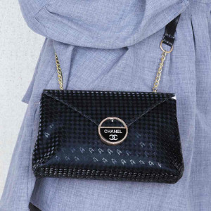 کیف پاسپورتی زنانه دوشی زنبوری چنل