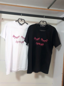 تیشرت پنبه ای با طرح پلک دو رنگ سفید و مشکی