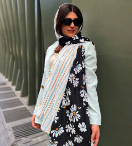 شال بابونه نخ ابریشم مشکی سفید آبی دور دست دوز