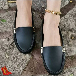 کالج زنانه مشکی و سفید