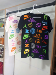 تیشرت چاپ لوگو در دو رنگ سفید و مشکی جنس پنبه ای