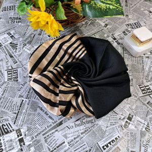 روسری مشکی حاشیه طلایی جنس نخ قواره 95 ارسال رایگان