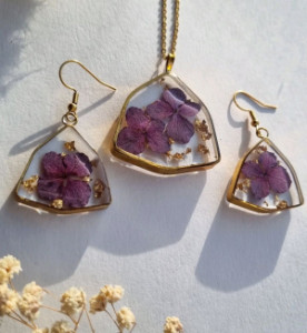 گردنبند و گوشواره رزینی