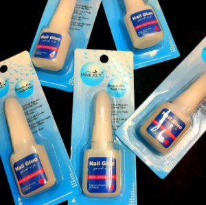 چسب ناخن لاکی چسبندگی خیلی بالا