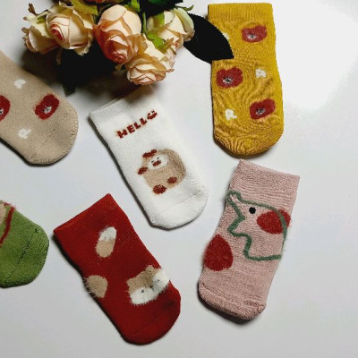 جوراب نیم‌ساق پشمی بچگانه کف استپ دار