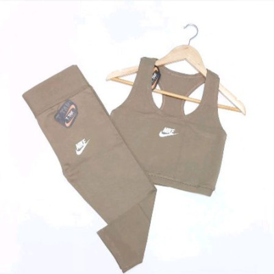 ست ورزشی تاب نیم تنه و شلوارک