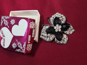 گل سینه طرح پروانه