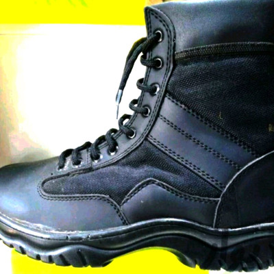 پوتین کوهنوردی پاراشوت مشکی واکس خور تمام چرم