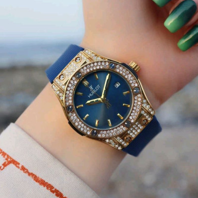 ساعت زنانه هابلوت قاب نگین دار