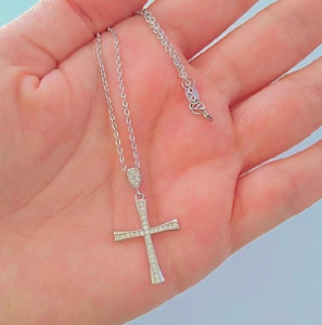 گردنبند نقره زنانه طرح صلیب عیار 925با آبکاری طلا سفید