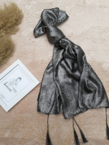 شال نخی پتینه ترند،رنگ نقره ای پشت مشکی منگوله دار-103865