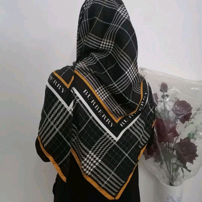 روسری نخی باربری مشکی منگوله دار زنانه و دخترانه