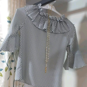 شومیز دخترانه خال خالی آستین کلوش با گردنبند تزیینی