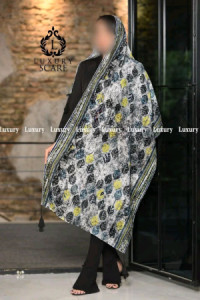 شال نخی منگوله دار