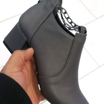 کفش پاشنه دار زنانه مدل پاشنه دار مچ زنجیری