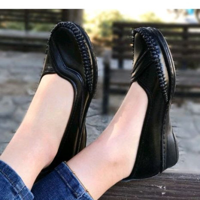 کفش طبی زنانه مدل بکائی چرم صنعتی طبی داروخانه دردورنگ عسلی ومشکی-126468