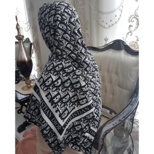 روسری نخی طرح دیور زمینه سفید-115442