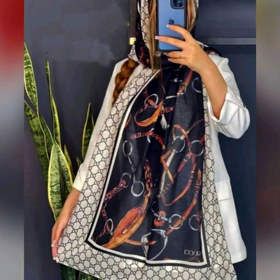 شال نخ ابریشم زنجیری گوچی مشکی کرمی قواره بزرگ